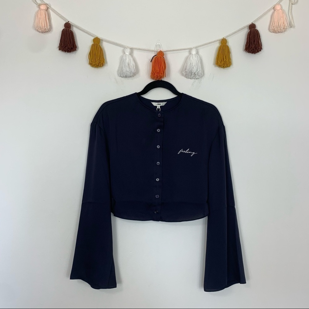NWT J. Ing Navy Blue Feeling Embroidered Crop Top Size Medium